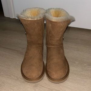 Ugg Australia Women's Bailey Zip Short Chestnut Boot